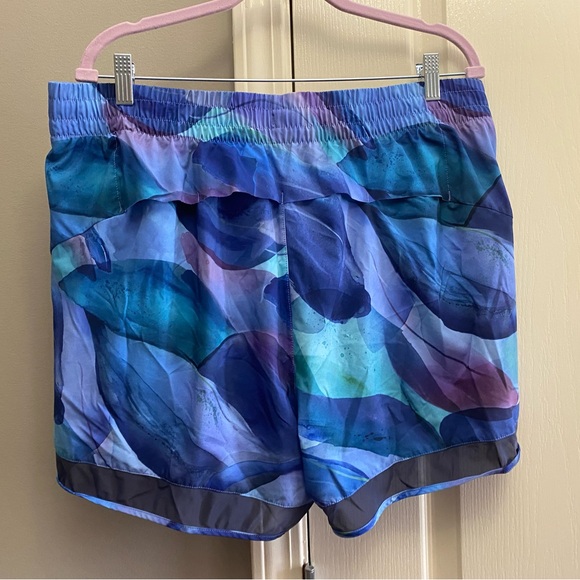 Athleta Mesh Racer 4” Watercolor print shorts - Picture 5 of 5